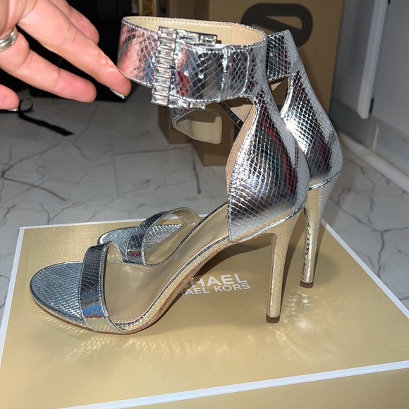 michael kors giselle sandals - Picture 4 of 6